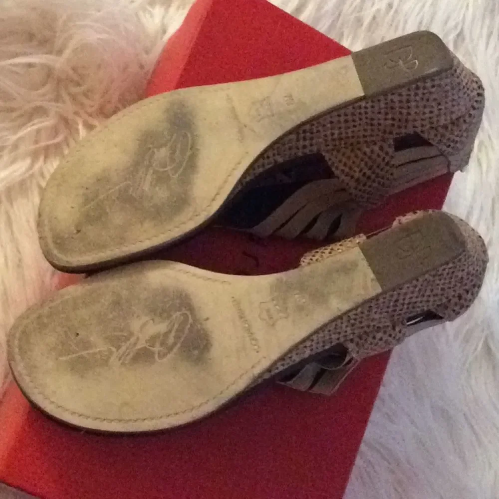 💞DONALD J PLINER💞snake embossed cork shoes